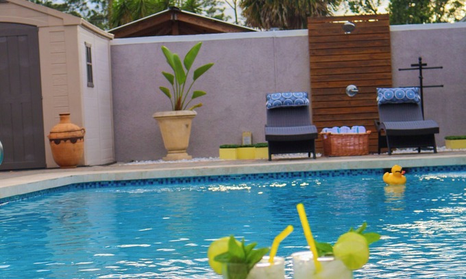 Winter Park House | Luxury Spacious 4-bedroom pool/hot tub house with WiFi, AC in welcoming Orlando
