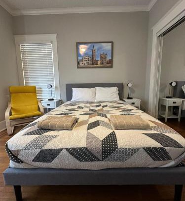 Neartown Cabin | Luxury Stay in Montrose- Parma the Italian Plaza