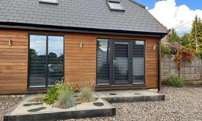 Warminster Apartment | Luxury stay Kings Annexe 5 minutes from Longleat