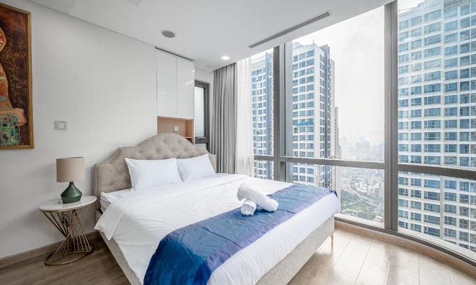 Hang Xanh Apartment | Luxury stayz at LANDMARK81 - The tallest building in SouthEast Asia, Free Pool and Gym