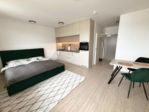 Ruzinov Apartment | Luxury Studio - 2 min from Airport - New build - Free Parking