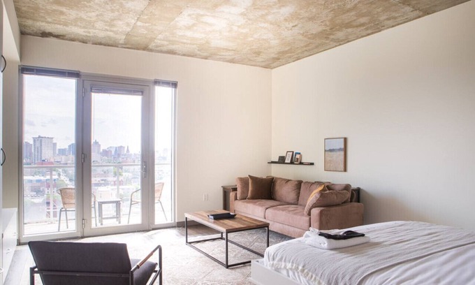Lower East Side Apartment | Luxury Studio Apt Near Brady St with Balcony and Lake View