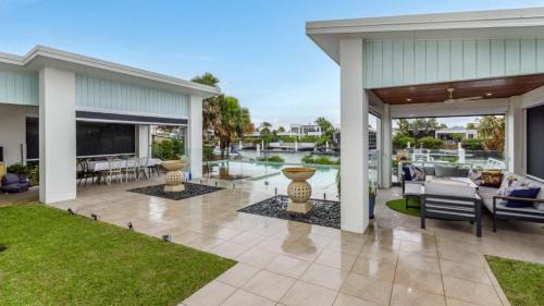 Moreton Bay Region House | Luxury & Style On The Canal
