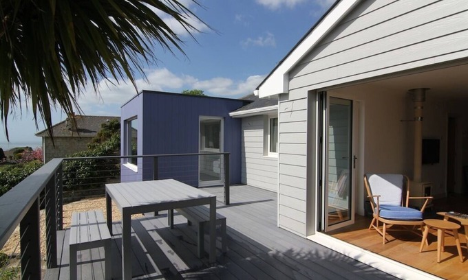 Bonchurch House | Luxury, Stylish Home, With Garden, Sea Views and Parking.