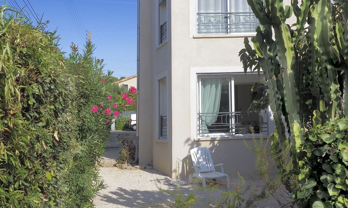 Sanary-sur-Mer Apartment | LUXURY T3 WITH GARAGE 150m FROM THE PORT