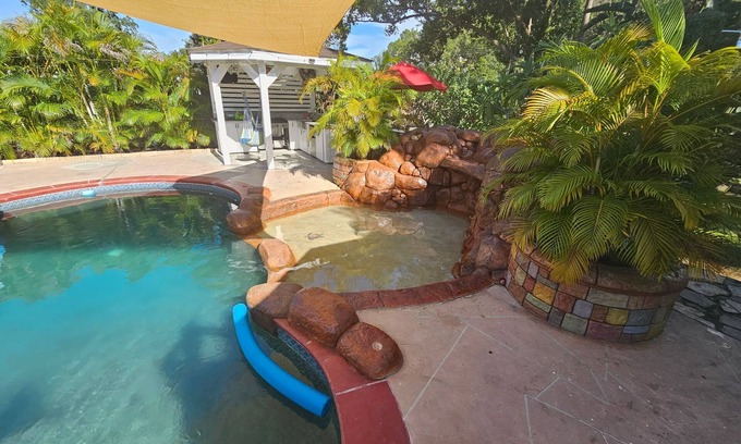 Country Place House | Luxury Tampa Home w/ Private Pool-Pet friendly- Near Everything. EV charger