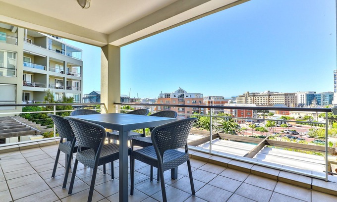 Victoria and Alfred Waterfront Apartment | Luxury Three Bedroom Apartment - fully furnished and equipped