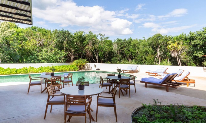 Akumal Apartment | Luxury Top Floor Apartment Pool BBQ Hot Tub 402ab