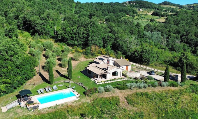 Quadro Villa | Luxury traditional Villa with private infinity pool. Stunning views of Todi