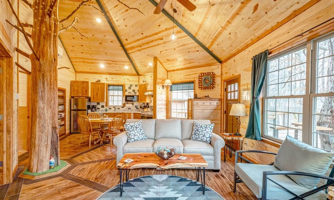 Greenbrier Cabin | Luxury Treehouse Getaway just north of Nashville TN