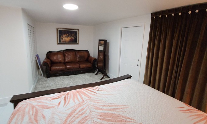 Edgewood Apartment | Luxury Tropical home 2-bedroom with Wi-Fi, AC in beautiful Fort Lauderdale