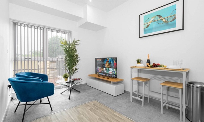 Brierley Hill Apartment | Luxury Twin Apartment - Brierley Hill
