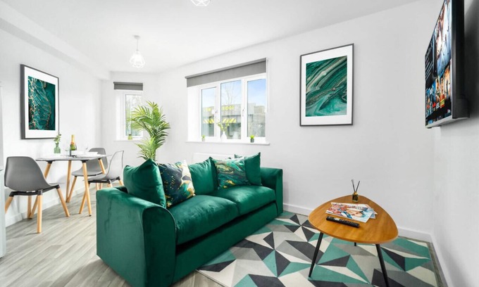 Cradley Heath Apartment | Luxury Two Bed Apartment - Parking