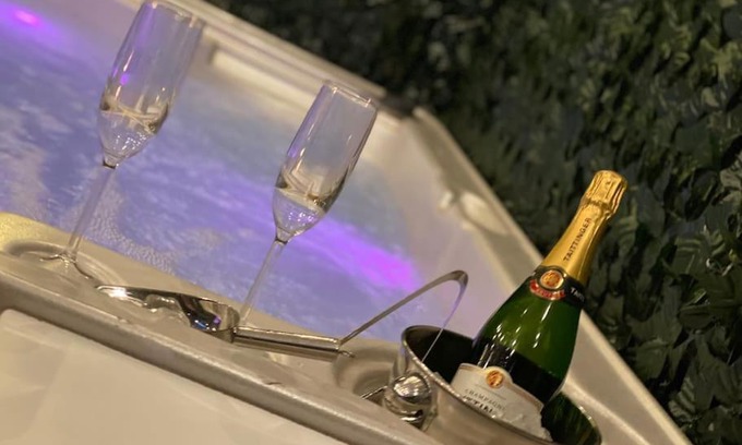 Broad Green Apartment | Luxury Urban Hideaway with private hot tub