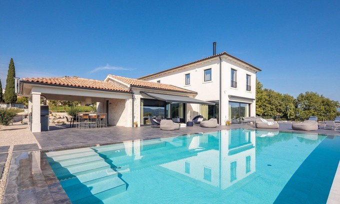 Rakotule Villa | Luxury Villa Buddha Hill with Pool