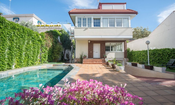 Pena Grande Villa | Luxury villa for up to 18 people. Madrid capital Private pool and garden. WiFi