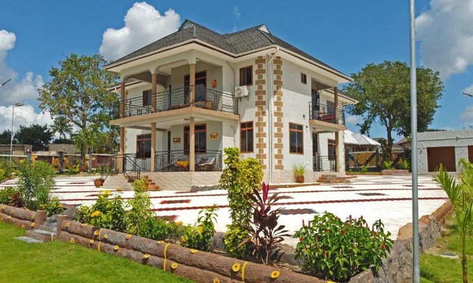 Kisutu Apartment | Luxury Villa Garden