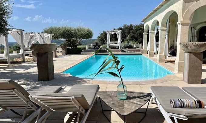 Castillon-du-Gard Villa | Luxury Villa in front of the famous Pont-du-Gard.
