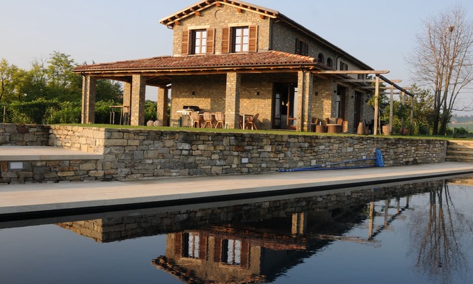 Calosso Villa | ​LUXURY VILLA IN THE PIEMONTE WINEYARDS - 265m2 - 10 pers. - 5x14m pool