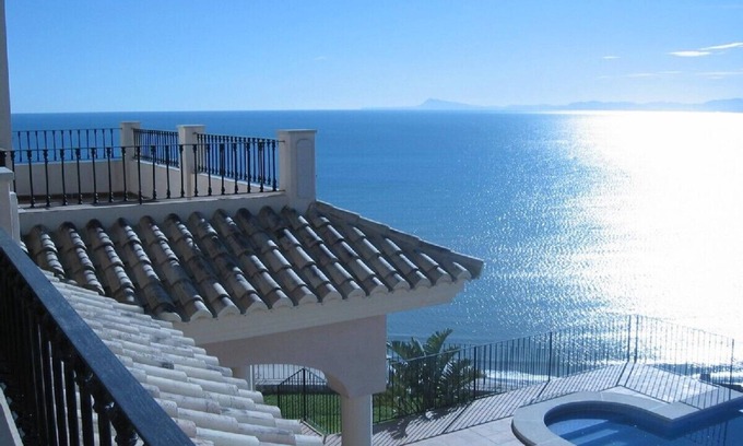 Faro de Cullera Villa | LUXURY VILLA in VALENCIA COAST. WI FI & private infinity saline pool near golf.