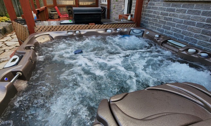 Ingersoll Villa | Luxury Villa Inground Heated Swimming Pool. and Hot Tub π₯