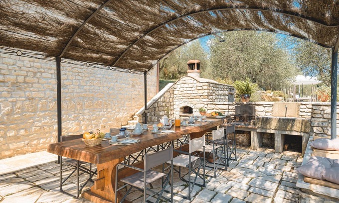 Rignano sull'Arno Villa | Luxury villa just 14 km from Florence. Sleeps 16 with hydromassage, sauna & gym!