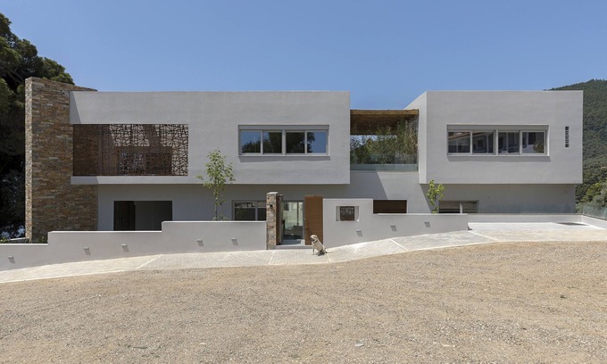 Koukounaries Villa | luxury villa k skiathos town