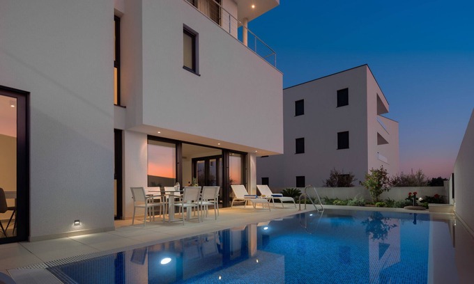 Seget Vranjica Villa | Luxury Villa Nautica Prima with Pool