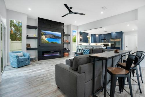 Kissimmee House | Luxury Villa Near Disney I Fully Renovated