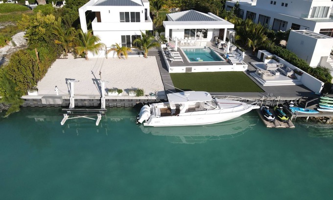 Leeward Settlement Villa | Luxury Villa rental in Leeward, Turk and Caicos Islands