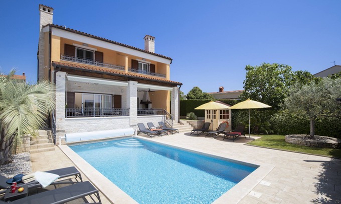 Pomer House | Luxury villa with heated pool by the sea in a quiet area