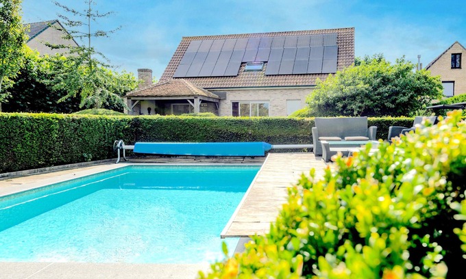 Zedelgem House | Luxury villa with heated pool and large garden