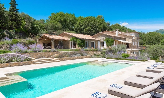 Le Rouret Villa | Luxury villa with stunning sea views in quiet location