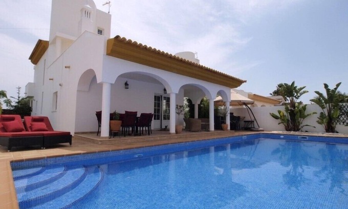 Pozo Del Camino Villa | Luxury villa with swimming pool, internet + 3 baths