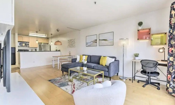 Emeryville Apartment | Luxury Warm Cozy Homenn