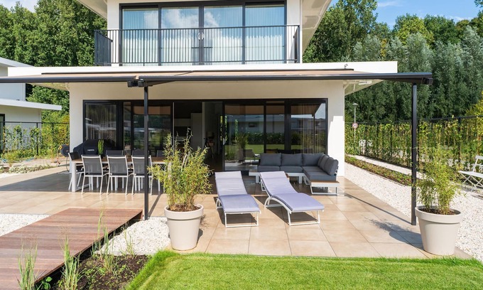 Zeewolde House | Luxury water villa in Harderwold with jetty