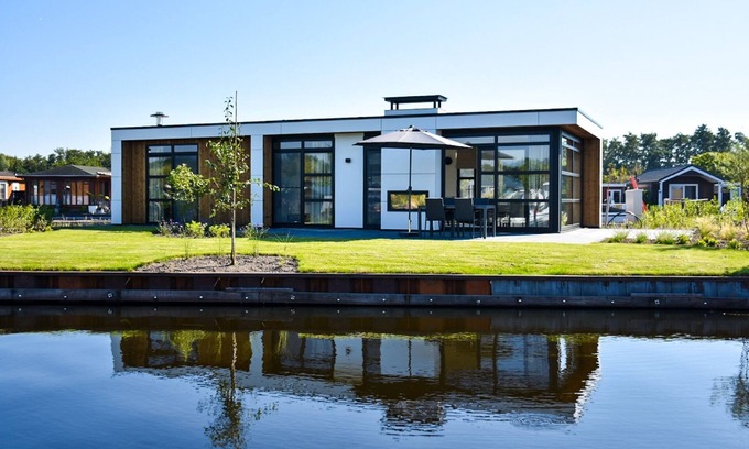 Loosdrecht House | Luxury Waterfront Escape