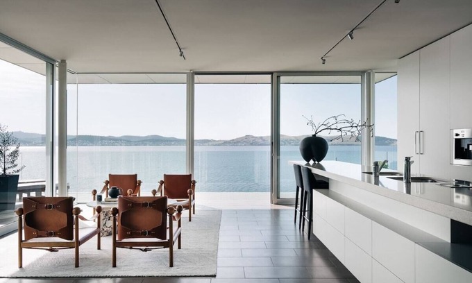 Sandy Bay House | Luxury waterfront home with beach access