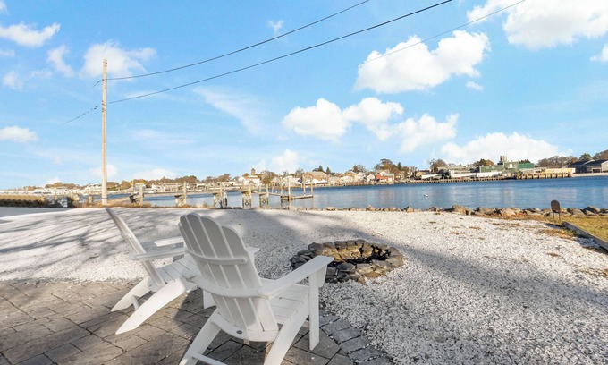 Warren House | Luxury waterfront home with breathtaking views in Barrington