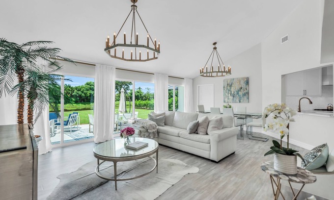 Central Naples House | Luxury Waterfront Home in Naples- 3BR/3BA Coconut River Estates