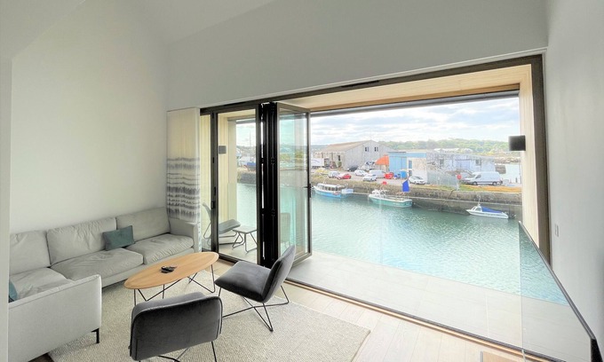Hayle House | Luxury Waterfront Townhouse