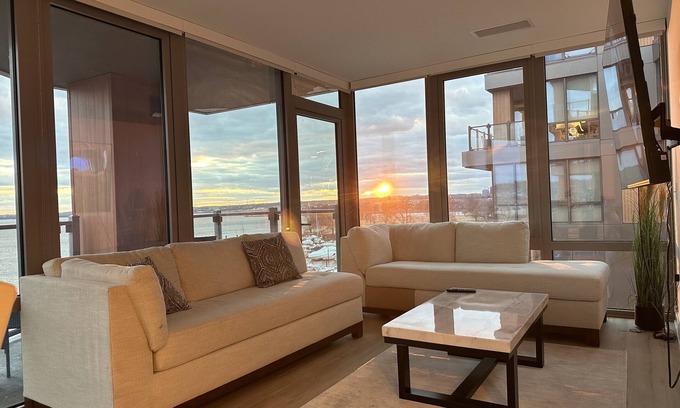Buzzard Point Apartment | Luxury waterfront view 2 bedroom 2 bathroom Unit