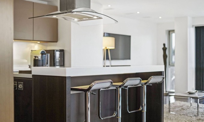 Central Aberdeen Condo | Luxury West End Penthouse with Parking