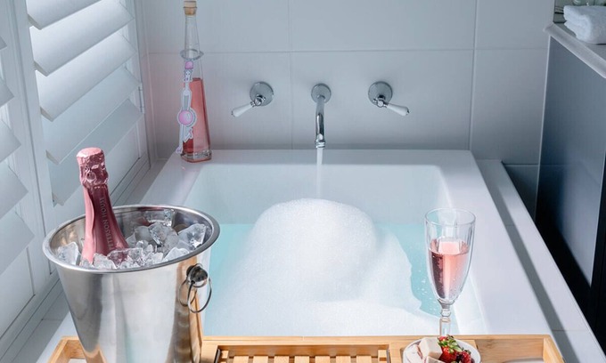 North Rothbury House | Luxury Wine Country House at Huntlee - pet friendly!