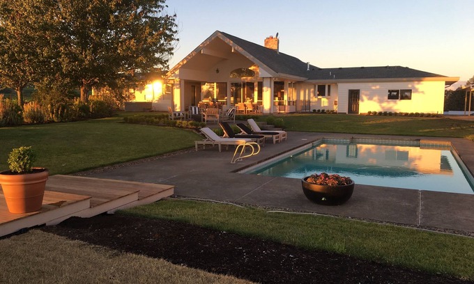 Salem House | Luxury Wine Country Retreat