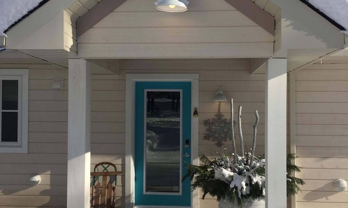Meaford Cottage | Luxury Winter Waterfront Retreat For Family & Friends