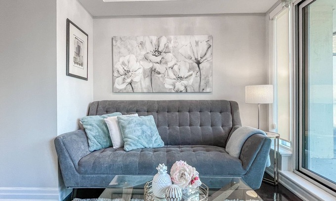 Yorkville Condo | Luxury Yorkville Condo (2 Bedroom)