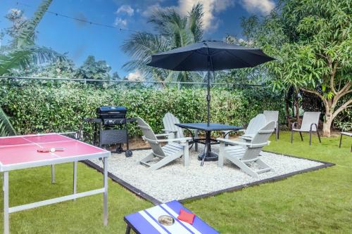 St. Ann's Bay Villa | "LuxuryCrest , King Bed, BBQ & Backyard Games, Near Ocho Rios"