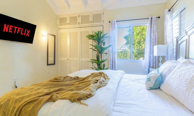 St. Ann's Bay House | "LuxuryCrest: King Bed, BBQ & Backyard Games, Near Ocho Rios"nn