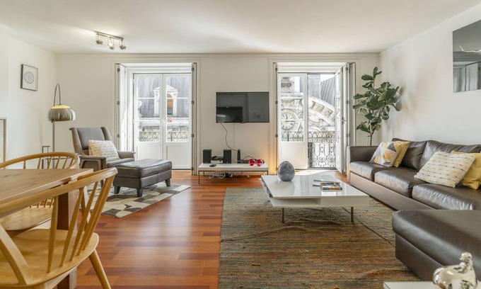 Baixa Apartment | LV Premier Chiado CH2- Balcony, Spacious, Elevator
